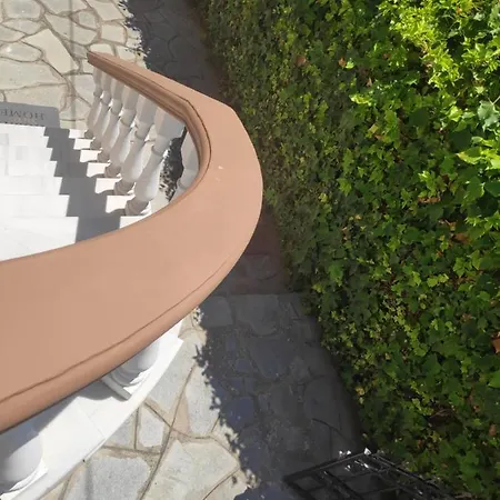 Unique Néa Péramos