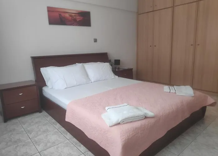 Unique Apartamento Néa Péramos