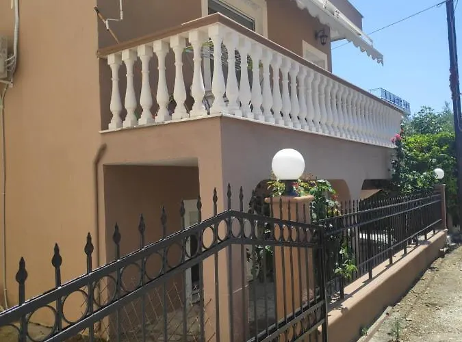 Unique Apartamento Néa Péramos