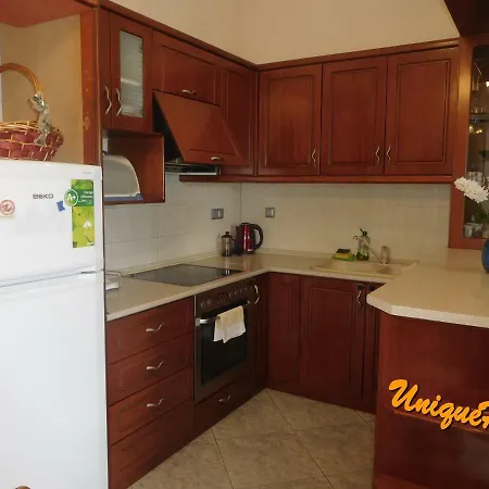 Unique * Néa Péramos