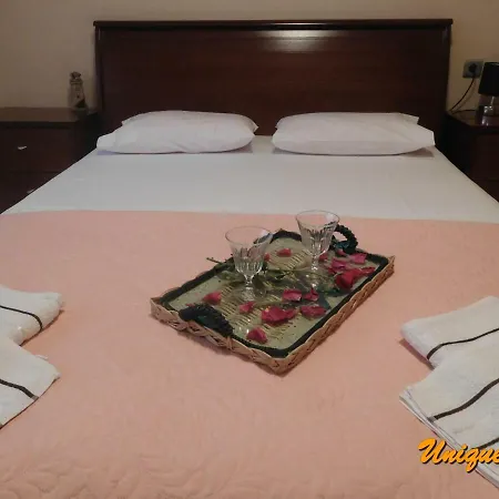 Unique * Néa Péramos