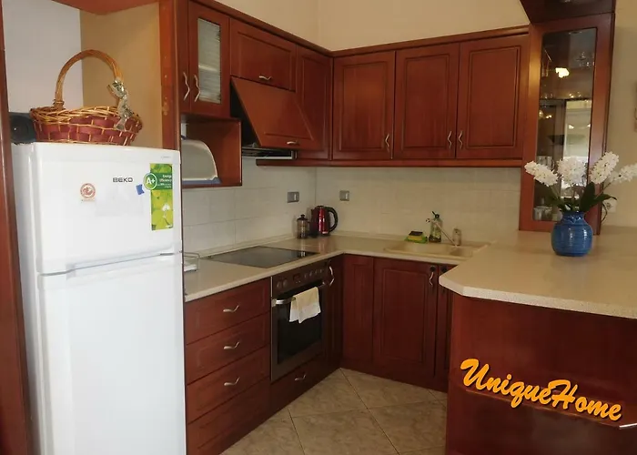 Unique * Néa Péramos